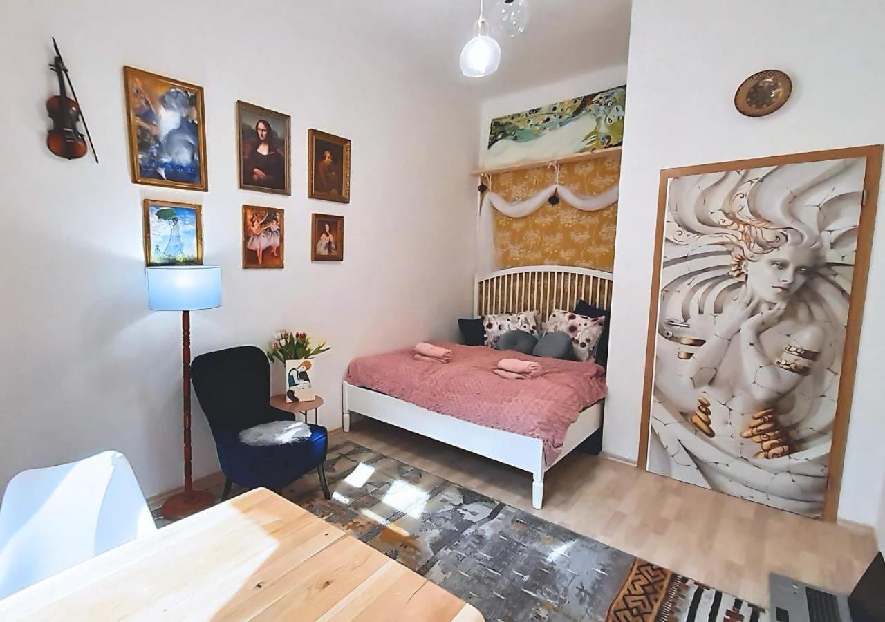 Vysehrad Flat 2 Private For Up To 4 Guests Center & Congress * פראג